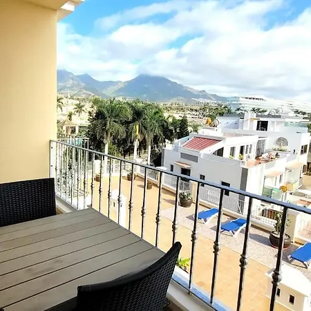 Schoene Mit Meer- Und Bergblick Apartament