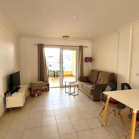 Schoene Mit Meer- Und Bergblick Apartament